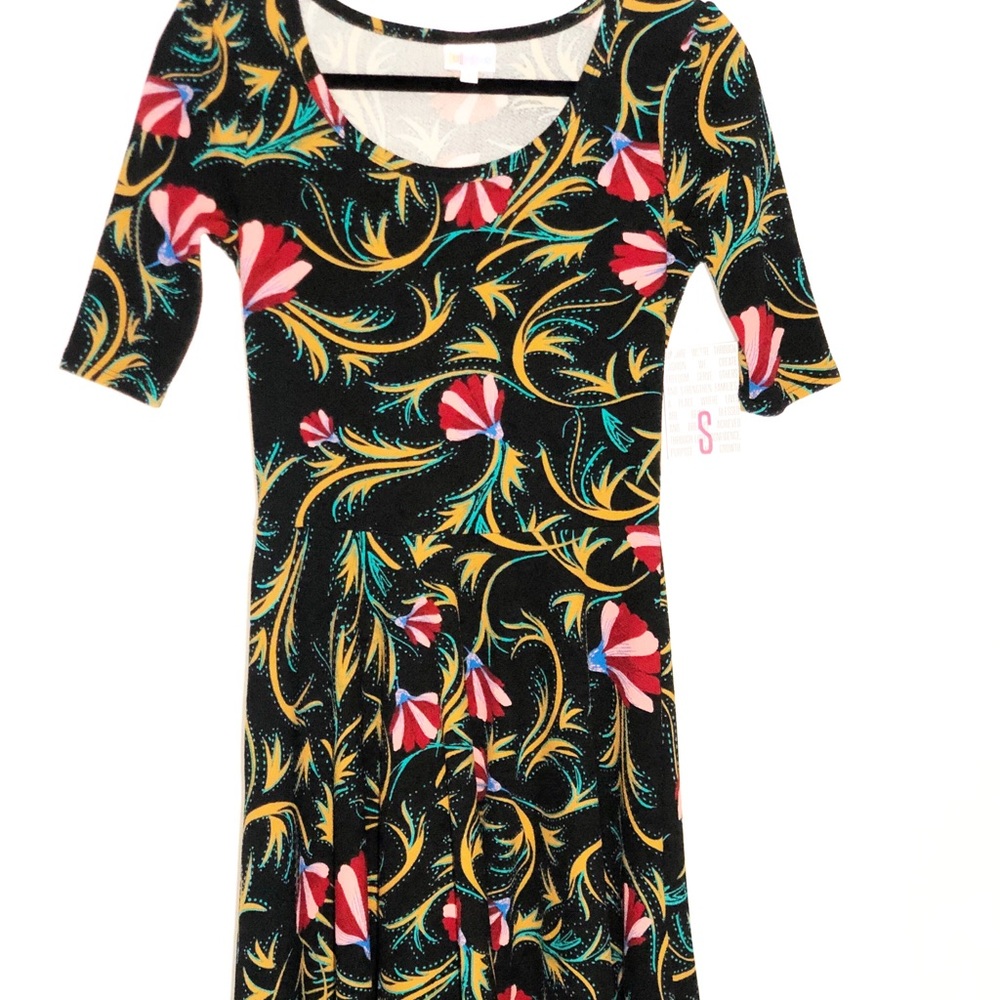 LuLaRoe Nicole Dress NWT
2nd Pic Size Chart